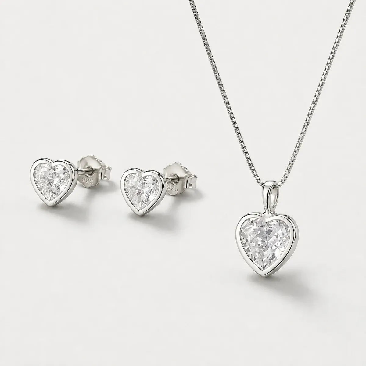 Conjunto Brinco Colar Coracoes Cravejado